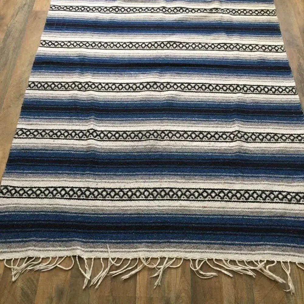 Aztec Pattern Design Throw Rug Blanket Unmarked - Picture 7 of 8